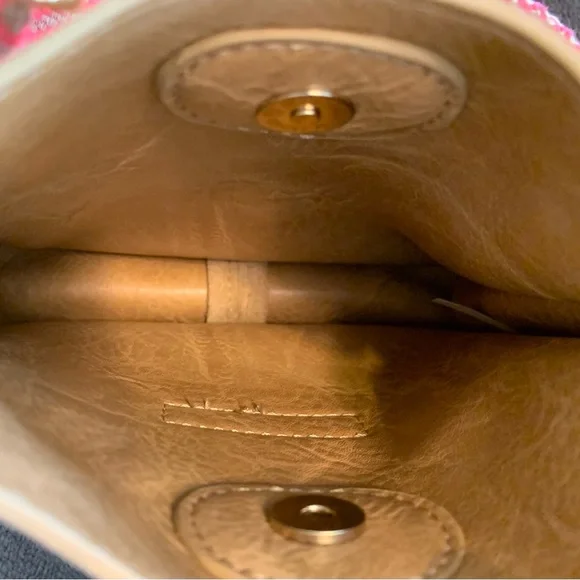 AH.DORNED New York tan/camel crossbody snap close smaller  bag NWT - Picture 5 of 12